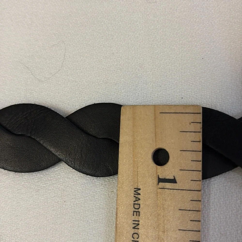 Black Braided Women’s Belt- Excellent Condition- S/ M (30-32) see measurements